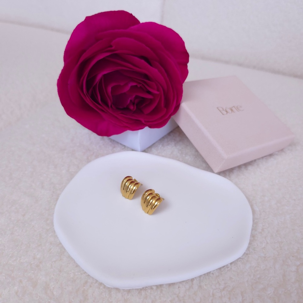 Elegant Gold Hoop Earrings